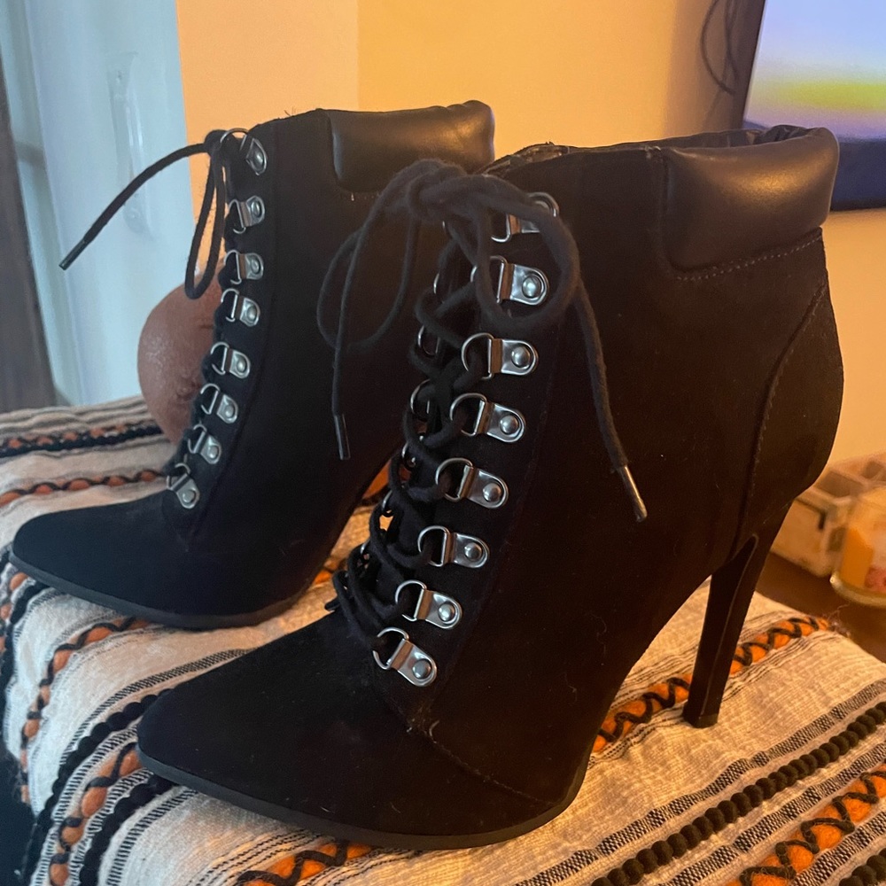 Heel black boots